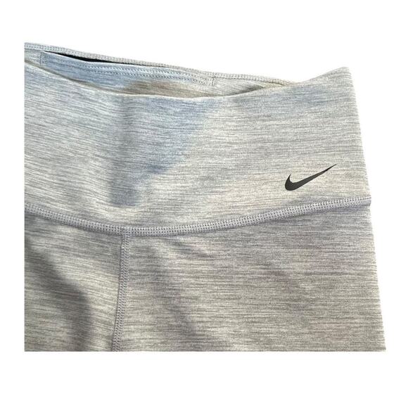 Nike Women’s Core One 7" Shorts light Gray Small Activewear Pull On bike shorts - Picture 2 of 6